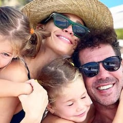 Carla Pereyra estalla contra Instagram por censurarle una foto con Simeone y sus hijas