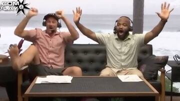 Sal Masekela y Vaughan Blakey reaccionaron así, con las manos alzadas, al 10 de Conner Coffin en un increíble tubo durante el Volcom Pipe Pro que abre la temporada de surf.