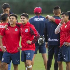 “Chofis”, “Gallito” y Peña, separados de Chivas por faltas al reglamento interno