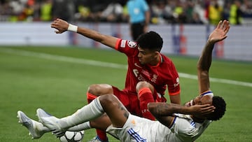 Luis Díaz y Militao en la final de Champions