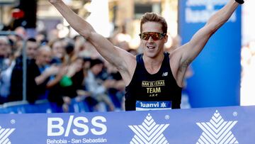 San Sebastián (Gipuzkoa).- 13 nov 2022.- El atleta Nan Oliveras, se ha proclamado este domingo vencedor de la 57 edición de la Behobia-San Sebastián. EFE/Juan Herrero.