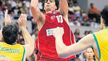 <b>ANOTADOR. </b>Kutluay está aportando toda su experiencia a Turquía.