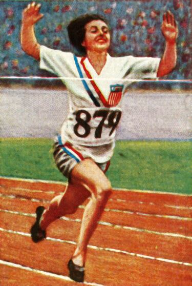 Por primera vez en la historia se permitió a las mujeres competir en gimnasia y atletismo. La estadounidense Elizabeth Robinson se convirtió en la primera ganadora en una prueba de atletismo al recorrer los 100 metros en 12,2 segundos.