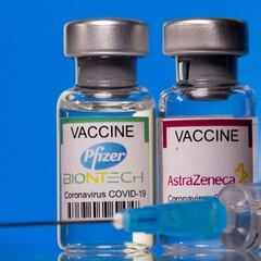 How can you request the covid-19 vaccination certificate in the US?