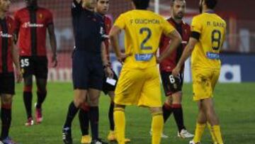 Rubén Sanz ve la segunda amarilla ante el Mallorca.