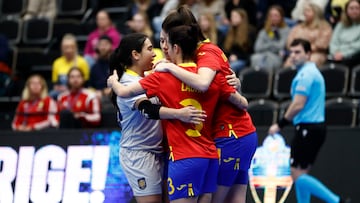 Las jugadoras de la Selección española de fútbol sala femenina celebrando el triunfo.