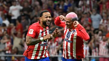 Atletico Madrid's Dutch forward #09 Memphis Depay celebrates with Atletico Madrid's French forward #07 Antoine Griezmann scoring his team's second goal during the Spanish Liga football match between Club Atletico de Madrid and Granada FC at the Wanda Metropolitano stadium in Madrid on August 14, 2023. (Photo by JAVIER SORIANO / AFP)