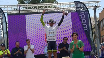 El ciclista Adri&aacute;n Trujillo sube al podio en la pasada Vuelta a Tenerife.