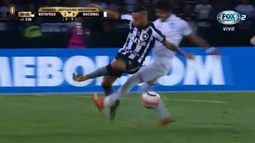 Nacional terminó con ocho jugadores su duelo frente a Botafogo.