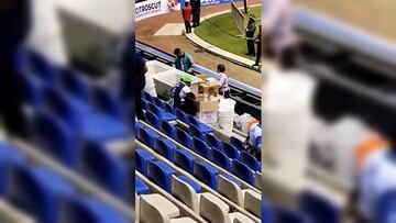Venadedora del Cuauhtémoc se hace viral por supuestamente reciclar vasos de cerveza