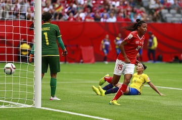 Las europeas necesitaban de goles para avanzar en un grupo difícil que compartían con Camerún y Japón. No tuvieron piedad de las sudamericanas y la goleada le ayudó a avanzar como tercera de grupo.