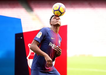 Yerry Mina presentado presentado en el Barcelona en el Camp Nou