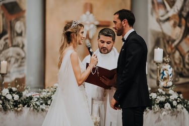 El central uruguayo del Atlético de Madrid, Diego Godín, y su mujer Sofía Herrera contrajeron matrimonio en la parroquia San José de Manga, en Montevideo (Uruguay).