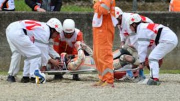 M&aacute;rquez es evacuado tras su ca&iacute;da en Mugello. 