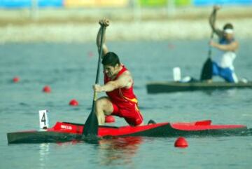 David Cal durante la final de C1 1000 metros de los JJOO de Atenas 2004.