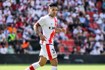 Falcao entró a la cancha al minuto 71 en lugar de Nketa y a los 81' convirtió su primer gol con la camiseta del Rayo Vallecano. Gol 53 en LaLiga, 52 con el Atlético y ya inició con el de Iraola.
