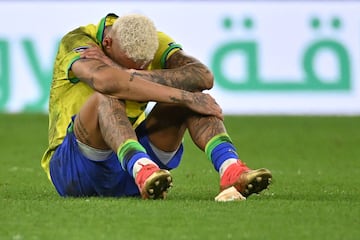 El delantero brasileño del Paris Saint-Germain, Neymar Júnior, no pudo contener las lágrimas tras la eliminación de la selección brasileña del Mundial de Catar 2022 al caer frente a Croacia en la tanda de penaltis.