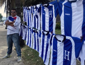 El color y la pasión del Honduras vs México desde San Pedro Sula