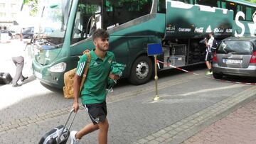 27/07/15 PRETEMPORADA BETIS
 VIAJE LLEGADA A ALEMANIA
 AUTOBUS 
 DANI CEBALLOS MALETA
 ENVIA DANIEL LAGOS FUENTES
 PUBLICADA 28/07/15 NA MA21 1COL