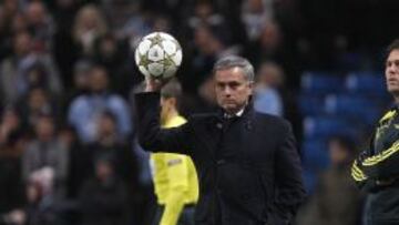 DECEPCI&Oacute;N. Mourinho se fue frustrado de Manchester, por el mal arbitraje y por no llevarse la placa.