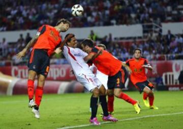 Carlos Bacca, Iñigo Martínez  y Mikel Gonzalez