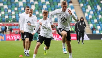 Kroos se entrena con la selecci&oacute;n alemana.