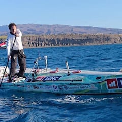 La locura de un Guinness: cruzar el Atlántico en una tabla de surf