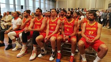 Baloncesto/Selección.- Marc Gasol: "Todo el mundo será referente en algún momento del Mundial"
El pívot internacional español Marc Gasol, junto a compañeros de la selección.
24/07/2019