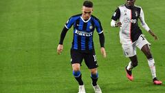 Inter Milan&#039;s Argentinian forward Lautaro Martinez (L) vies with Juventus&#039; French midfielder Blaise Matuidi during the Italian Serie A football match Juventus vs Inter Milan, at the Juventus stadium in Turin on March 8, 2020. - The match is play