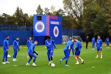 Rangers get ready for Liverpool. (Photo by Andy Buchanan / AFP) (Photo by ANDY BUCHANAN/AFP via Getty Images)