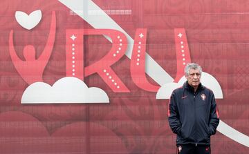 Soccer Football - Portugal Training - FIFA Confederations Cup Russia 2017 - Rubin Kazan Training Ground, Kazan, Russia - June 27, 2017   Portugal coach Fernando Santos during training   REUTERS/Maxim Shemetov