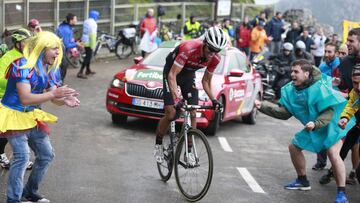 Alberto Contador asciende las rampas del Angliru en la vig&eacute;sima etapa de La Vuelta 2017.