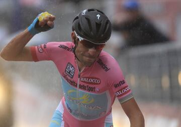 El italiano ganó la gran vuelta de su país en 2013. Le acompañaron en el podium Rigoberto Urán y Cadel Evans.