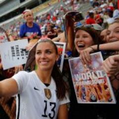 La estrella Alex Morgan elige a Messi antes que a Cristiano
