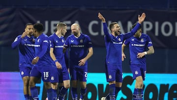 Dinamo Zagreb's Croatian forward #20 Marko Pjaca (2R) celebrates with teammates after scoring his team's second goal during the UEFA Champions League, league phase - day 8 football match between GNK Dinamo Zagreb and AC Milan at Maksimir Stadium in Zagreb on January 29, 2025. (Photo by Damir SENCAR / AFP)