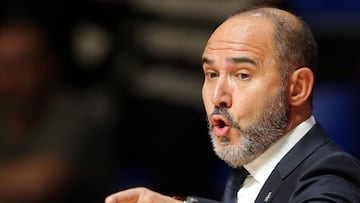 Chus Mateo durante el encuentro entre el Maccabi Tel Aviv y Real Madrid en Belgrado.