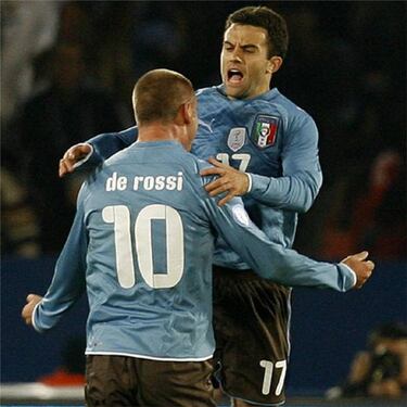 ¿Por qué Italia juega de verde y no de azul contra Grecia?