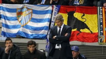 Manuel Pellegrini, muy serio durante el partido.