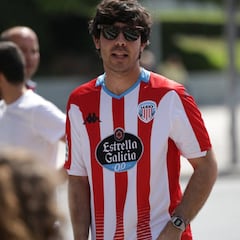 El CD Lugo presenta su camiseta a ritmo de batucada