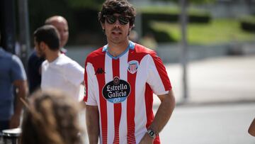 El CD Lugo presenta su camiseta a ritmo de batucada