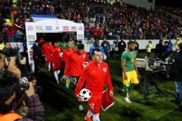 Futbol, Chile v Jamaica.
Partido amistoso 2016.
El capitan de la seleccion chilena Gary Medel, centro, encabeza el ingreso de su equipo al partido amistoso contra Jamaica disputado en el estadio Sausalito de Viña del Mar, Chile.
27/05/2016
Andres Pina/Photosport**********

Football, Chile v Jamaica.
Chile's captain Gary Medel leads his team to the friendly football match against Jamaica held at the Sausalito stadium in Vina del Mar, Chile.
27/05/2016
Andres Pina/Photosport