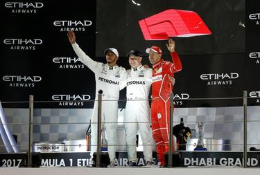 Bottas holds off Hamilton in Abu Dhabi GP