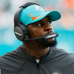 Steelers name former Dolphins coach Flores as defensive assistant