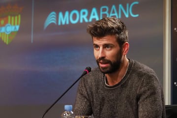 El exfutbolista adquirió el equipo cuando aún era jugador de Barcelona, y se hizo oficial en 2018 a través de Kosmos, su empresa. El club milita actualmente en Primera División RFEF.	