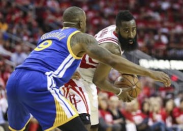 James Harden ante Andre Iguodala.