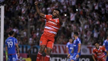 Miguel Borja celebrando su gol en el amistoso de River Plate ante Universidad de Chile.