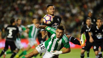 Piccini, con un vendaje en la mano ante el Depor.