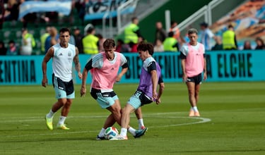 Nico Paz durante el entrenamiento de Argentina. 

