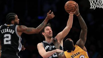 LOS ANGELES, CA - NOVEMBER 18: Pau Gasol #16 and Kawhi Leonard #2 of the San Antonio Spurs defend against a shot by Tarik Black #28 of the Los Angeles Lakers during the second half of a game at Staples Center on November 18, 2016 in Los Angeles, California. NOTE TO USER: User expressly acknowledges and agrees that, by downloading and or using this photograph, User is consenting to the terms and conditions of the Getty Images License Agreement Sean M. Haffey/Getty Images/AFP
== FOR NEWSPAPERS, INTERNET, TELCOS & TELEVISION USE ONLY ==