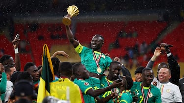 Mané celebra el título de la Copa de África.